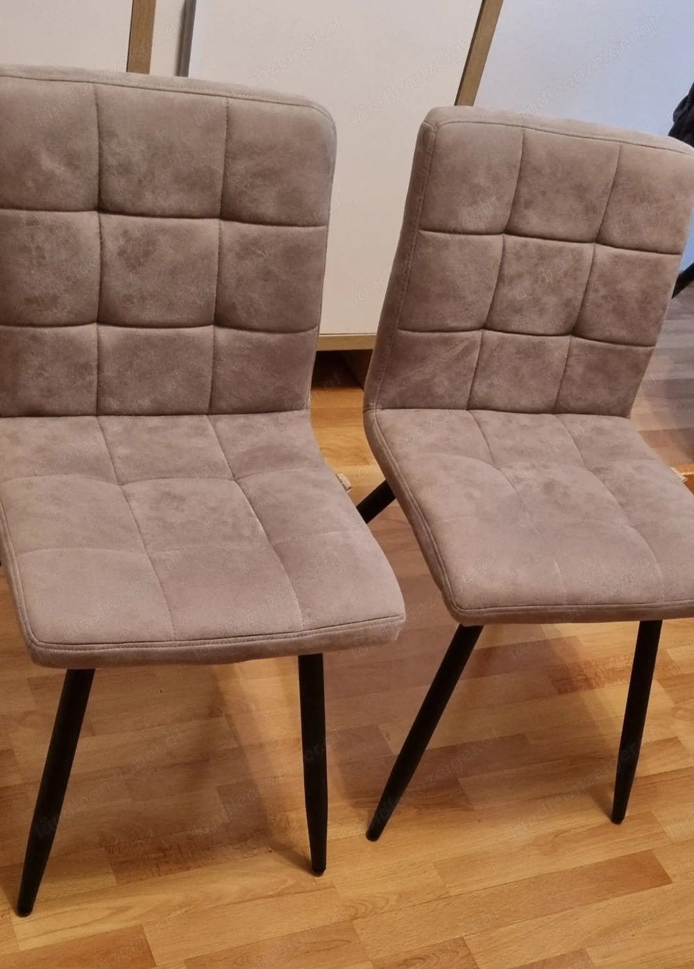 4 moderne Polsterstühle   sehr guter Zustand