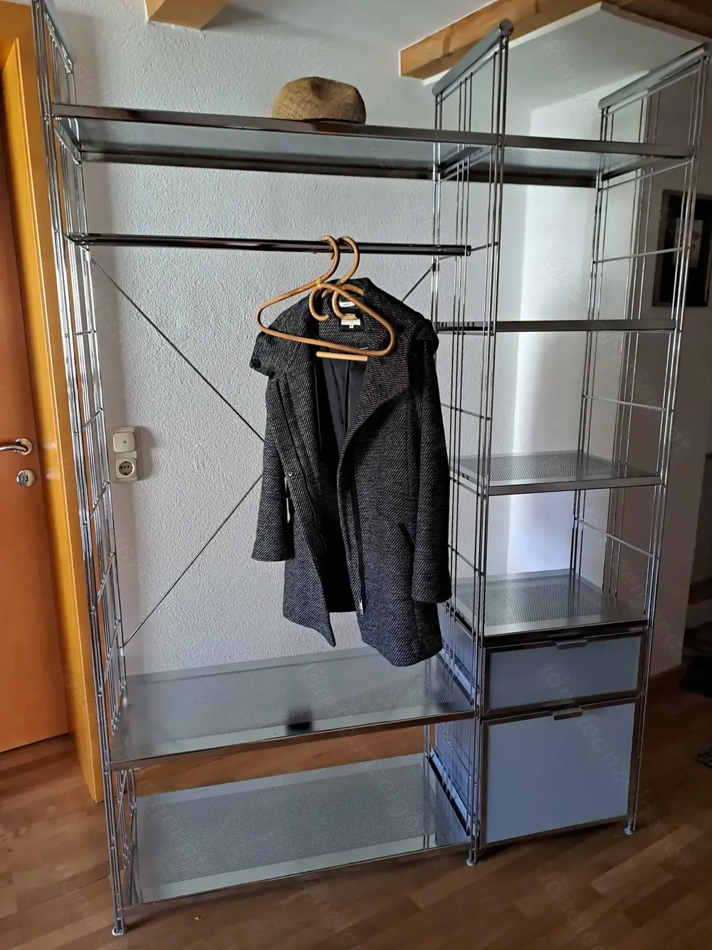 Garderobe aus Metall