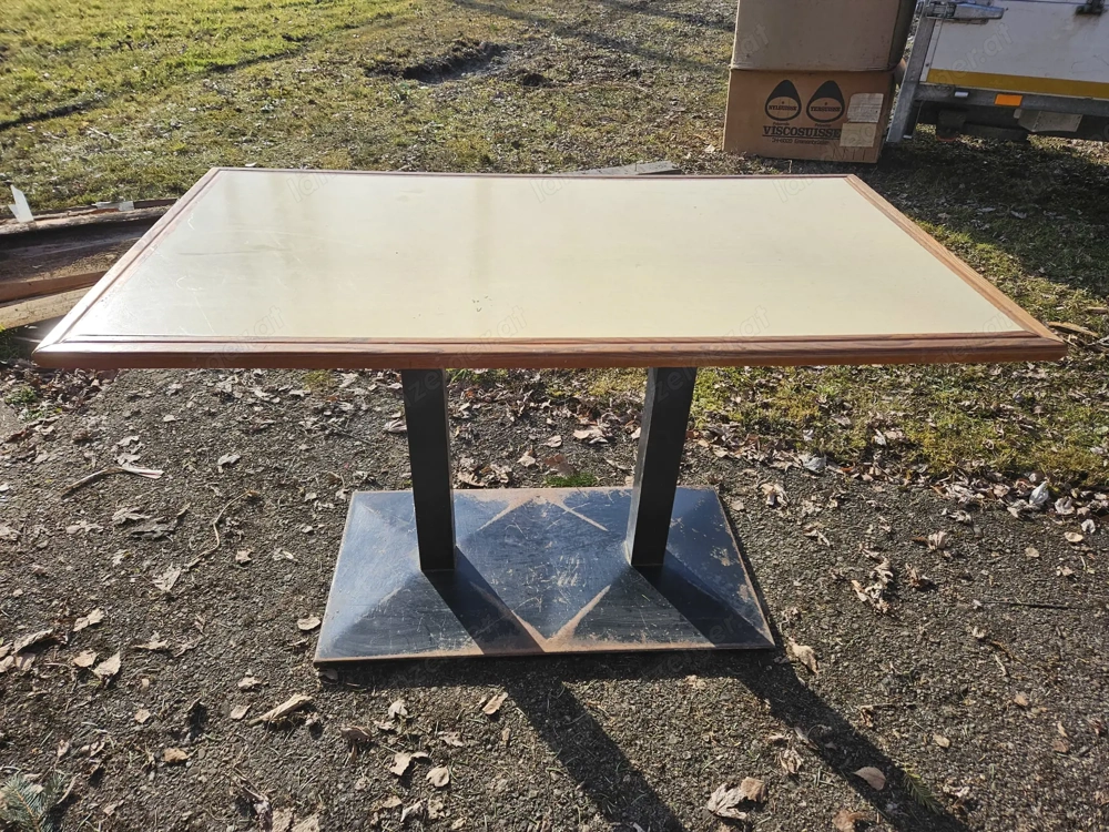 Vintage Wirtshaustisch mit Metallfuß