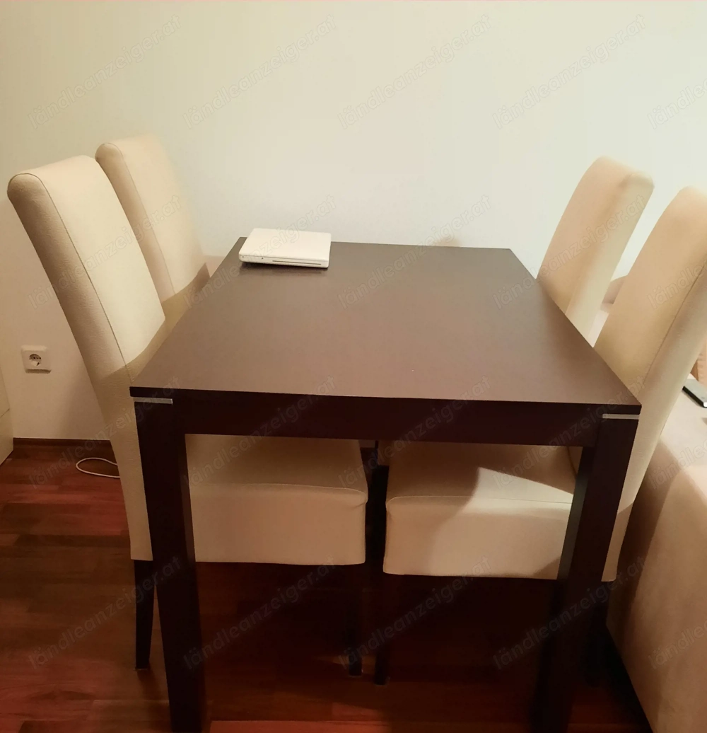 Tisch mit 4 Stühlen zu verkaufen 