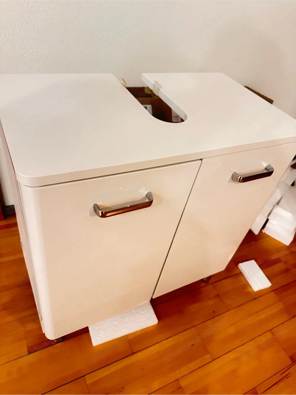 Waschbeckenunterschrank