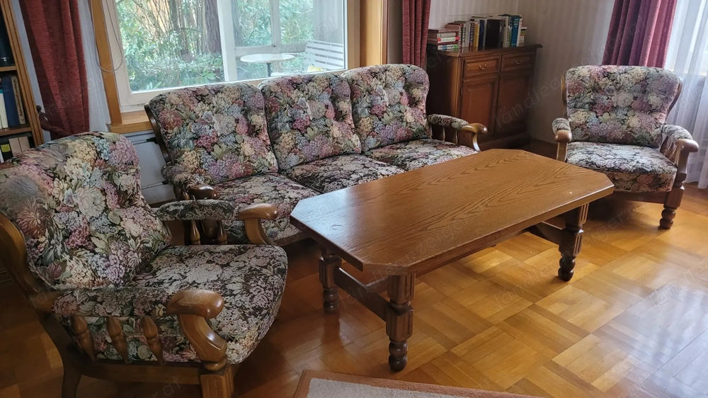 Sitzgarnitur mit Tisch