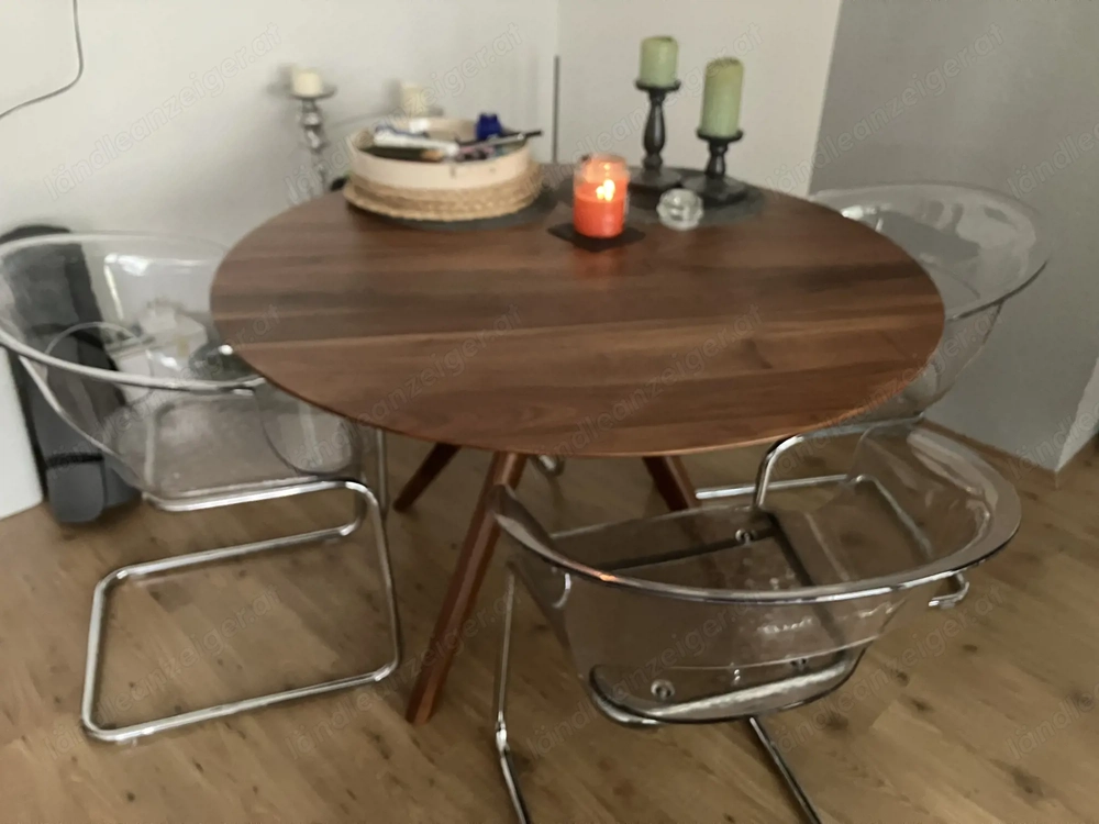Tisch mit 4 Stühlen 