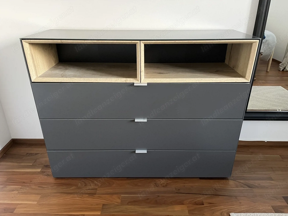 Dunkelgraue Kommode