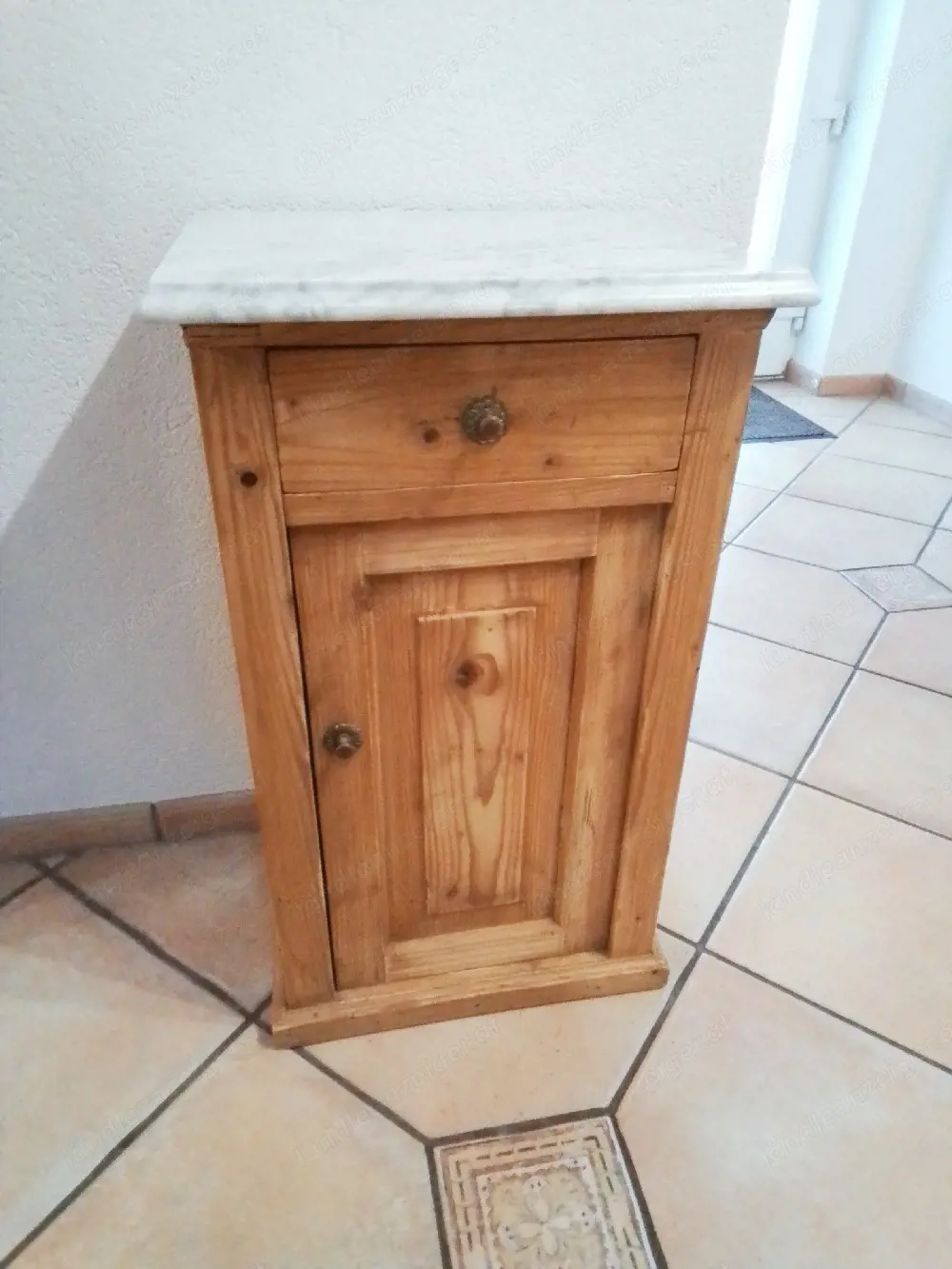 Altes Nachtkästchen 