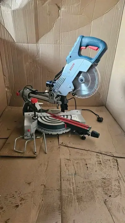 Radiale Kapp- und Gehrungssäge Bosch GCM 