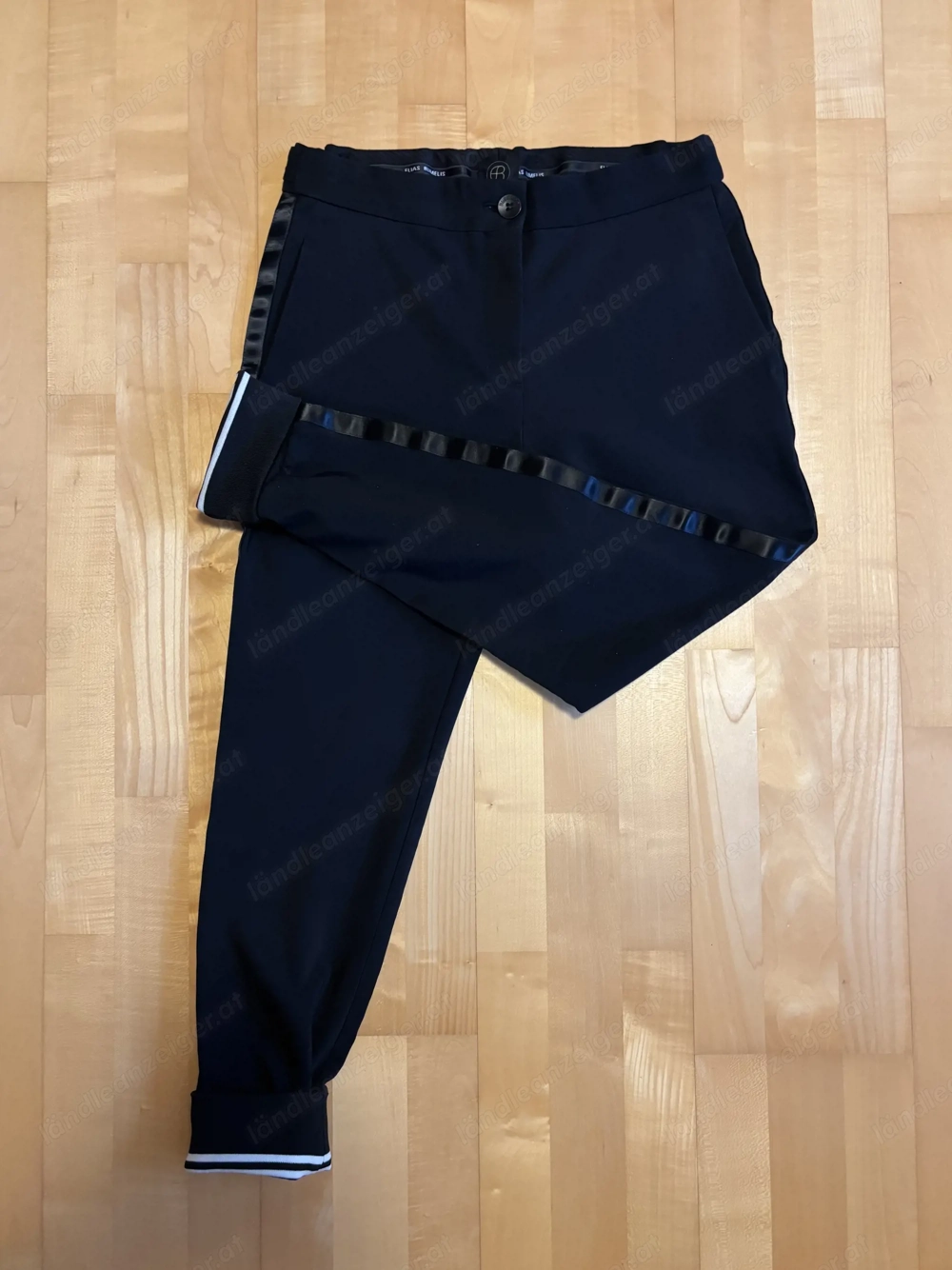 Schwarze Damen Hose von Elias Rumelis