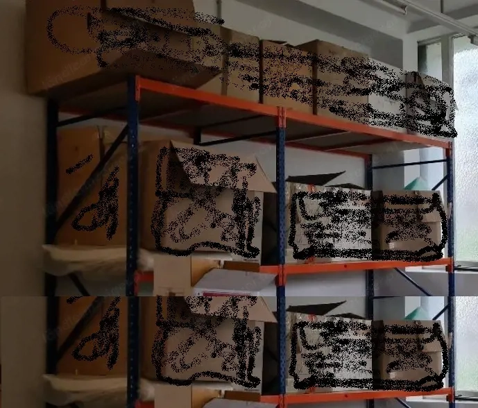 Regal 2,5 Meter hoch, 1 Meter tief und ca. 3,3 Meter lang mit Spannplattenunterlage Steckregal