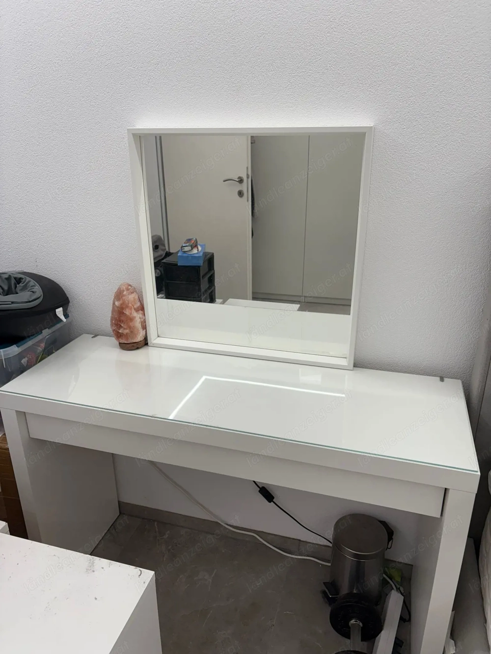 Schminktisch mit Spiegel