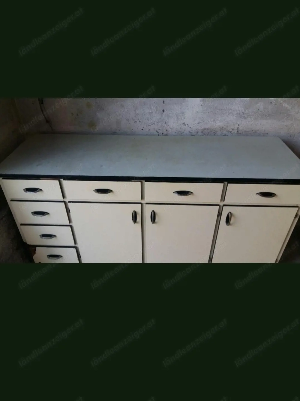 alter -Küchenkasten