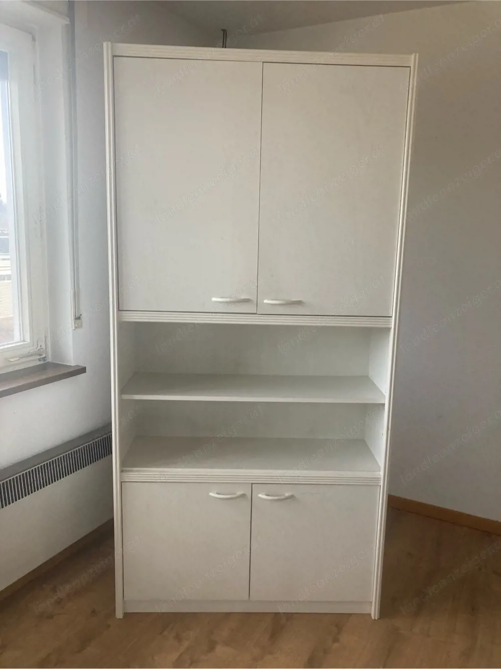 Weißer Schrank