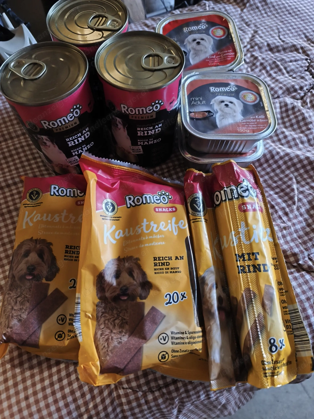Hundefutter und Snacks 