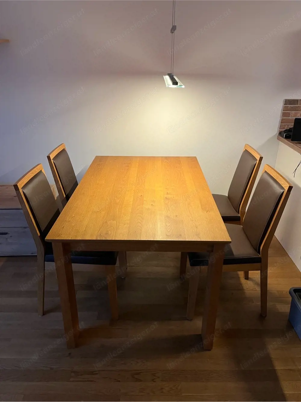 Esstisch + 4 Stühle (neuwertig + ausziehbar)
