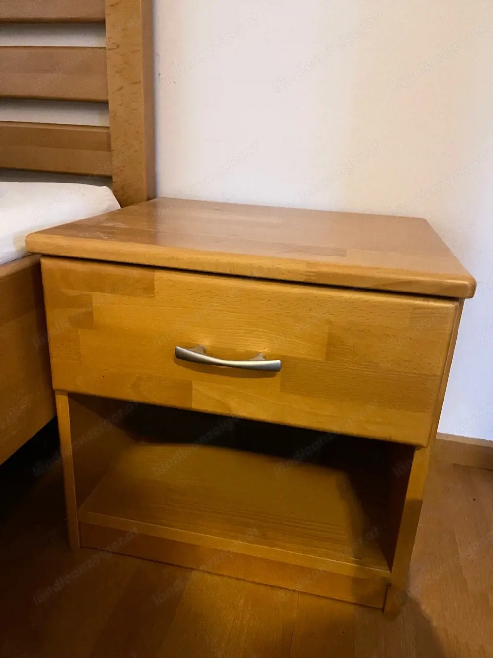 Nachtkästchen MASSIV