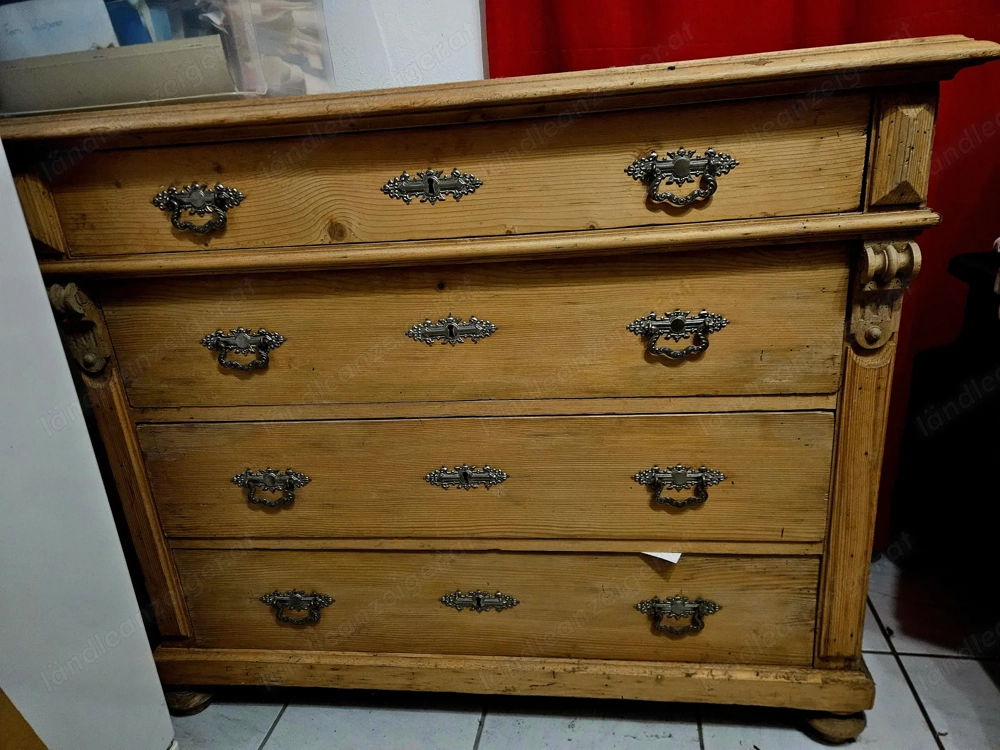 Schöne alte Kommode mit Schubladen Vollholz