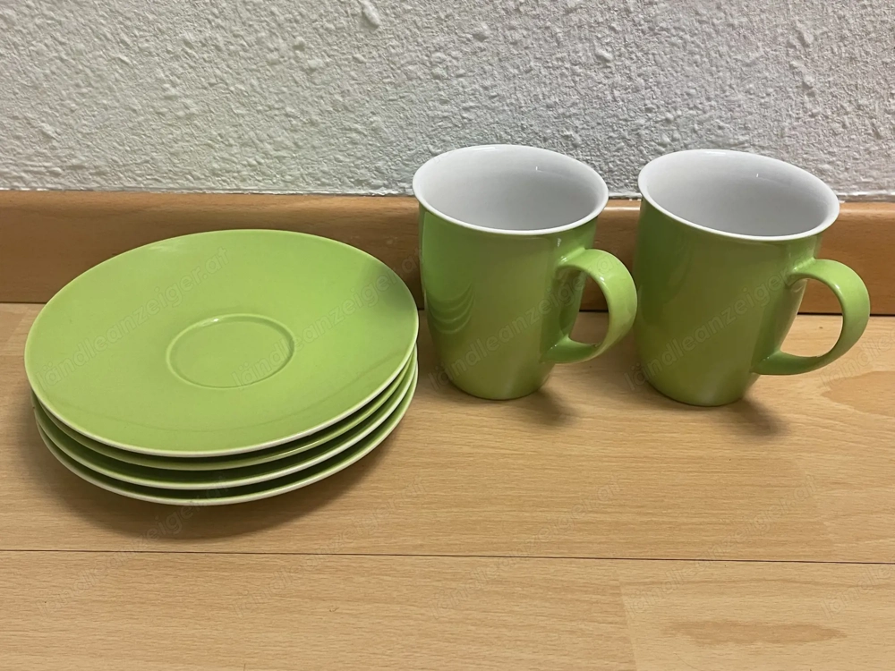 Grünes Kaffeeset 4 Teller 2 Tassen 