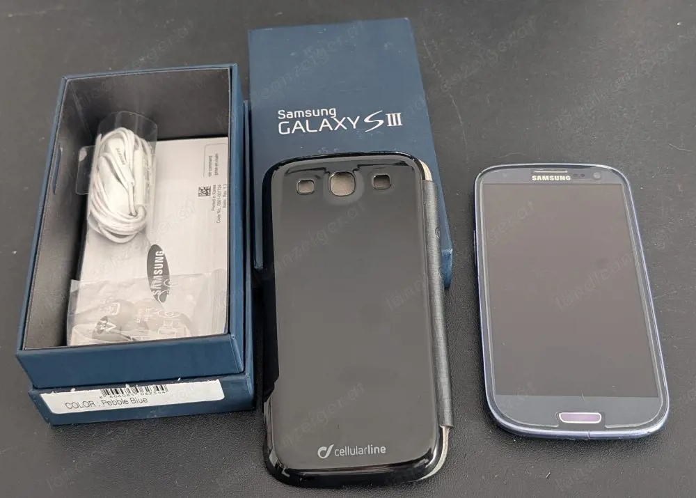 Samsung Galaxy S3 III Smartphone Pebble Blue GT-I9300
