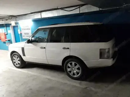 land rover range rover . 