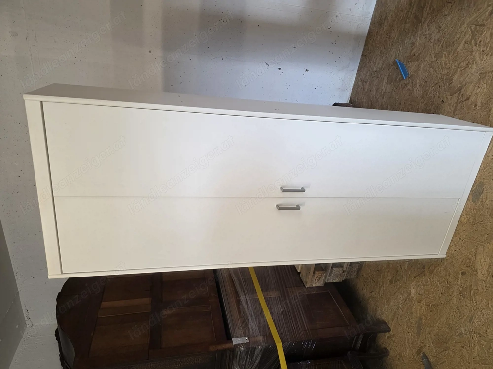 Garderobenschrank