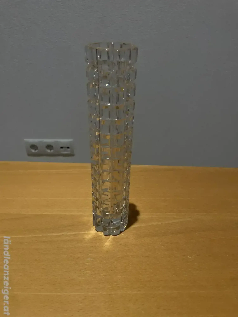 Hohe Kristallglas-Vase mit geometrischem Schliff - modern & elegant