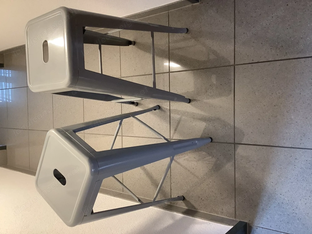 Barhocker für drinnen und draußen grau