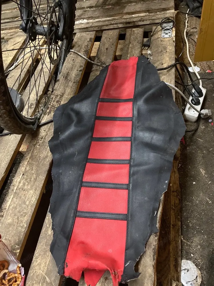 sitzbankbezug rot schwarz