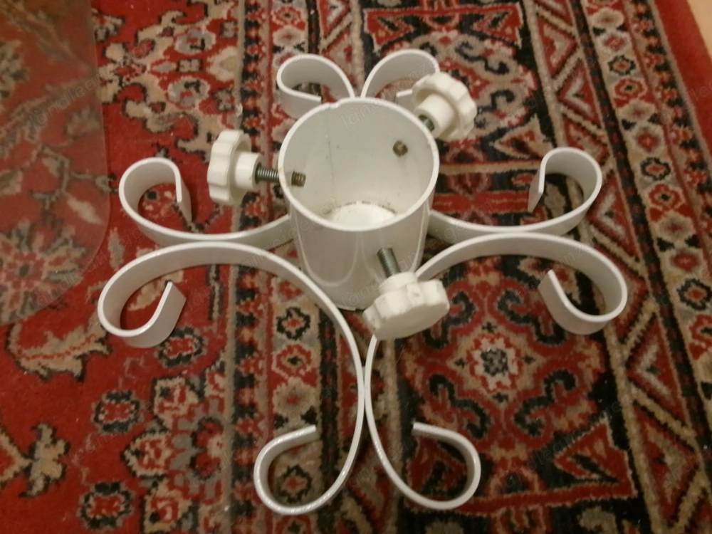 Christbaumständer aus Metall