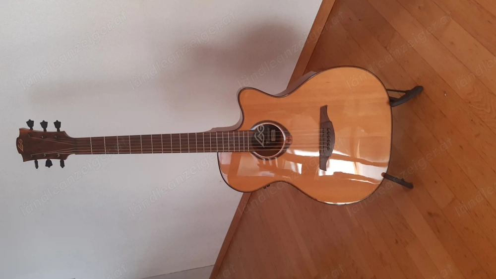 Westerngitarre mit Stahlsaiten 