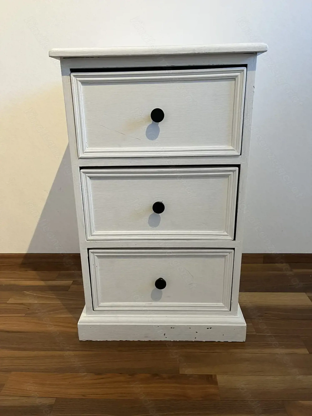 Handgefertigte kleine Kommode aus Kiefernholz