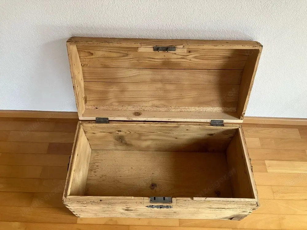 alte Holztruhe