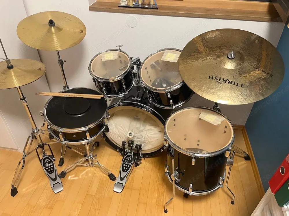 Schlagzeug komplett mit Dämpfer