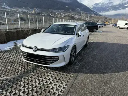 Volkswagen Passat Elegance 2.0 TDI 150 PS EZ 05.2024 Werksgarantie bis Mai 2026