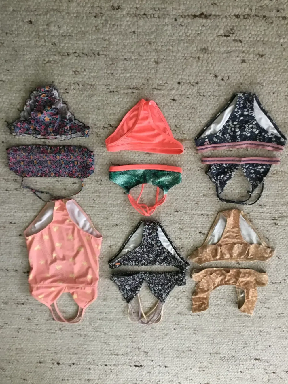 1 Badeanzug und 5 Bikinis Gr. 120-140 super Zustand s.B+T.