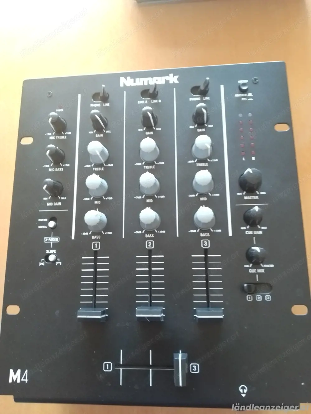 Numark M4 DJ Mischpult