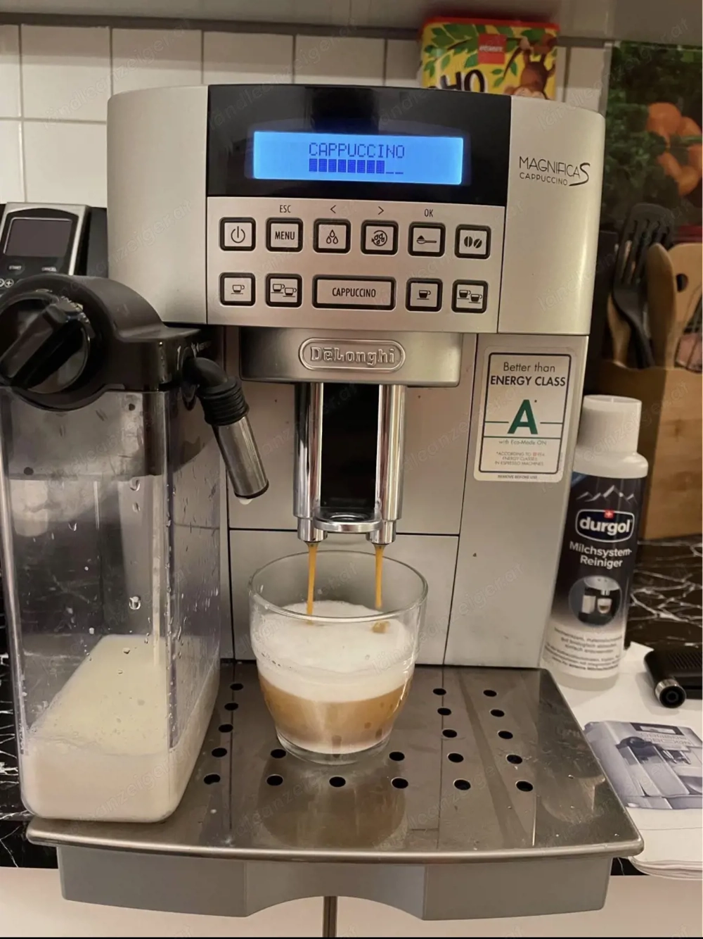 DeLonghi ECAM 22.360.S Kaffee-Vollautomat (1.8 Liter, 15 bar, 1450 Watt, Milchbehälter) silber