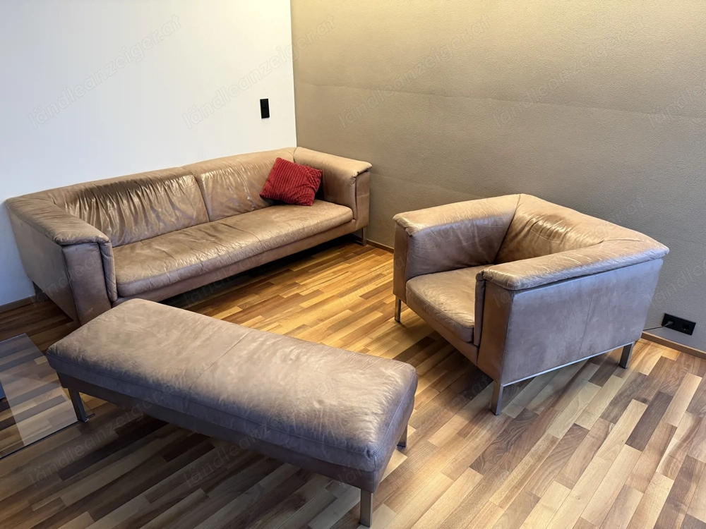 Ledersofa und Lederstuhl