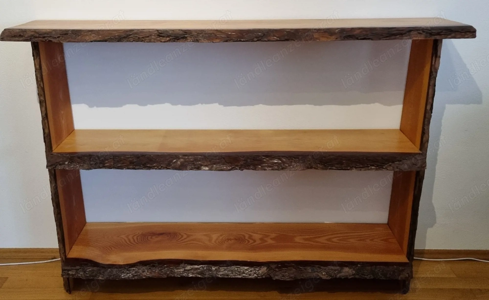 Regal aus massiver Lärche mit Rinde