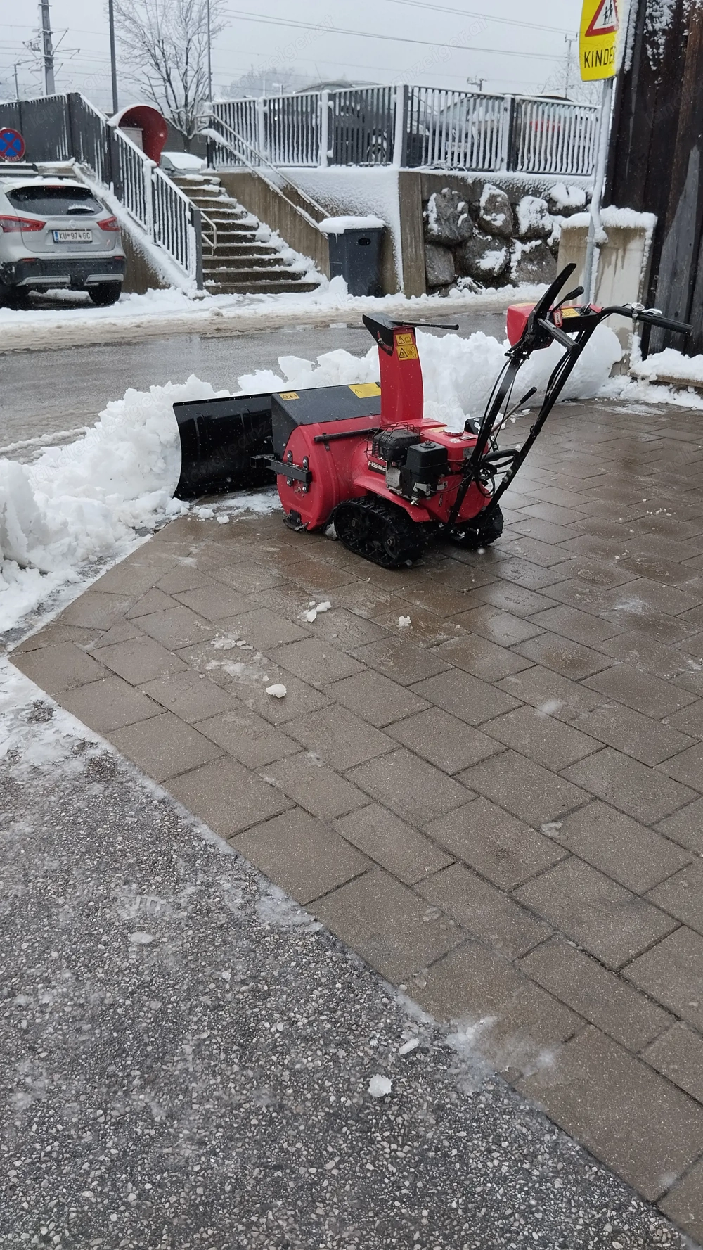 Honda Schneefräse mit Schneeschild