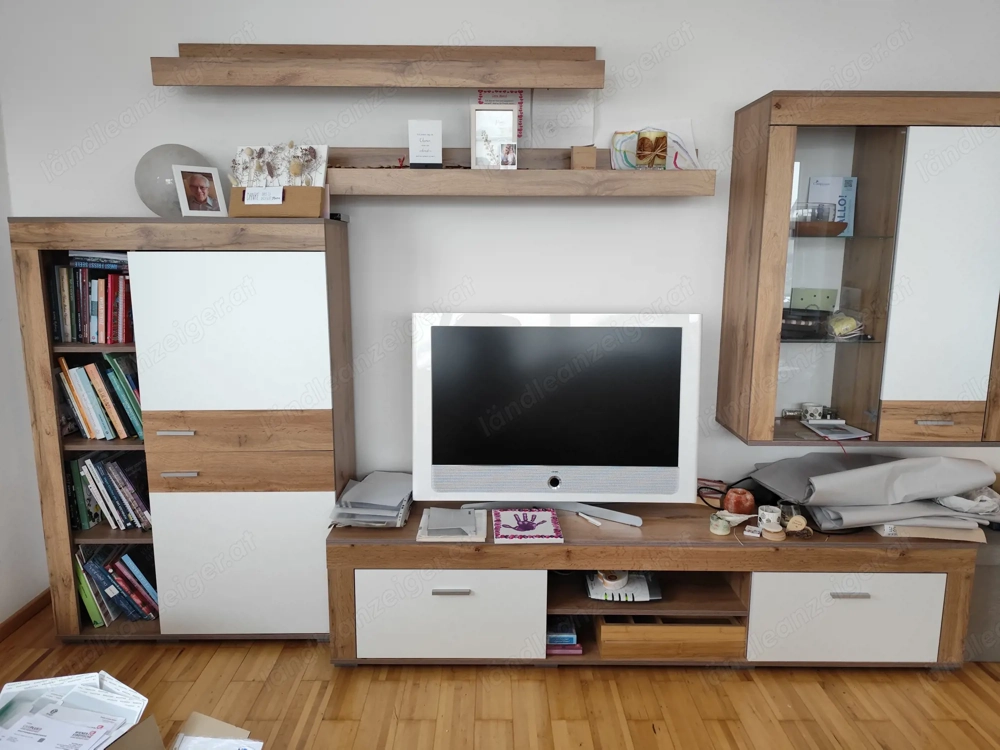 Neuwertige Wohnwand billig abzugeben !!!