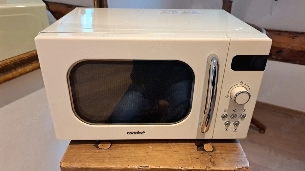 Neuwertige, kaum gebrauchte Mikrowelle im Retrostil