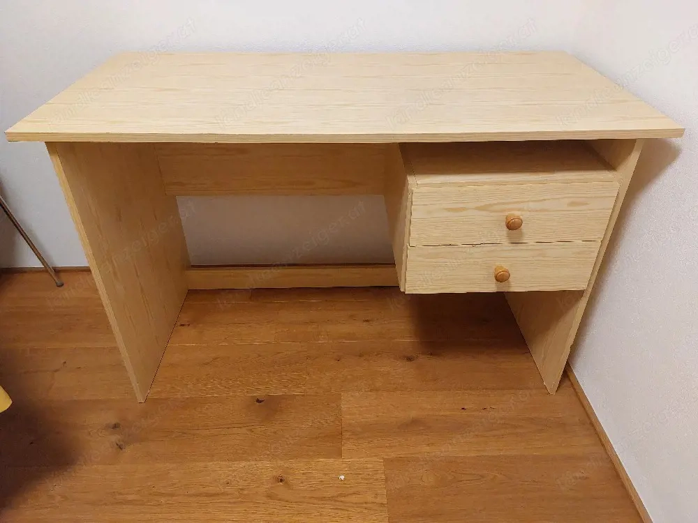 Schreibtisch