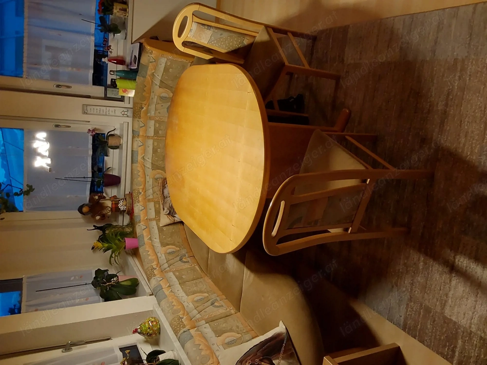 Esszimmerbank und Tisch