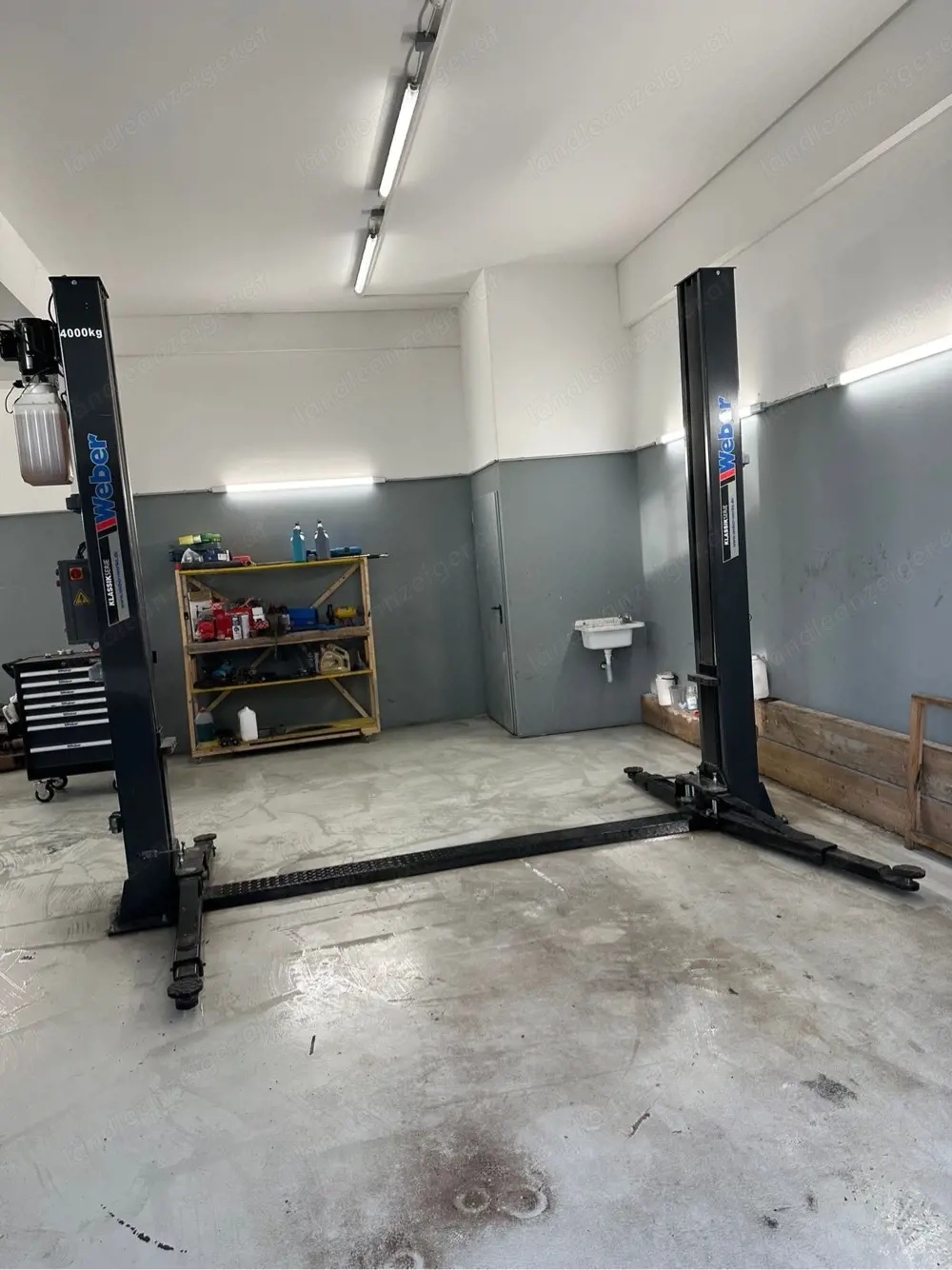 Werkstatt mit Hebebühne 