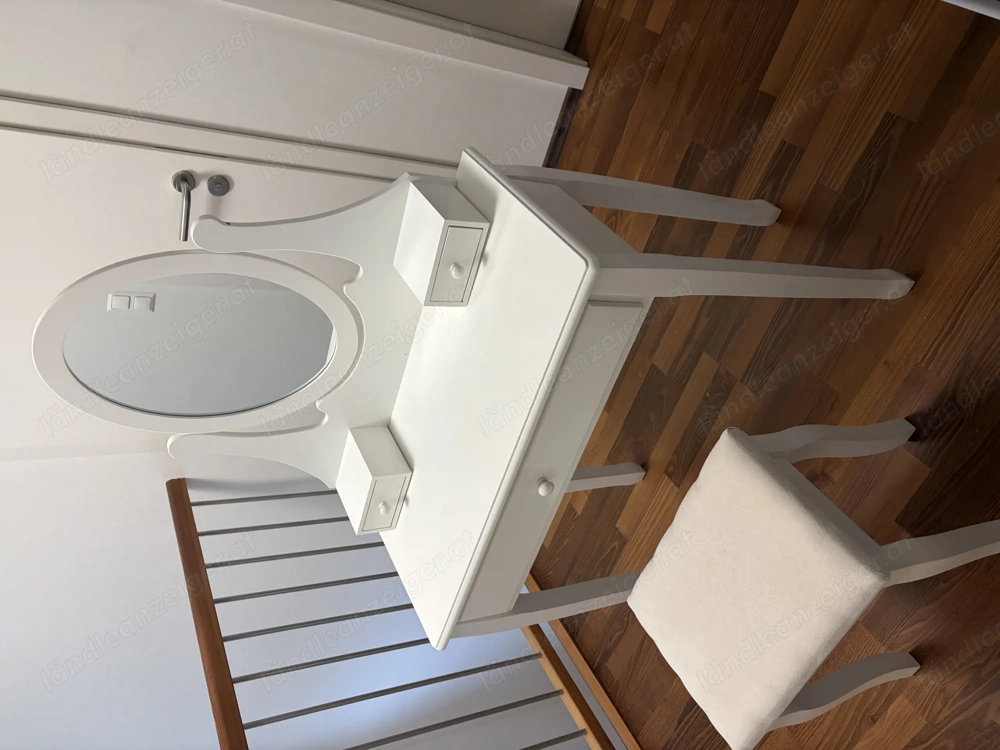 Schminktisch mit Spiegel und Hocker