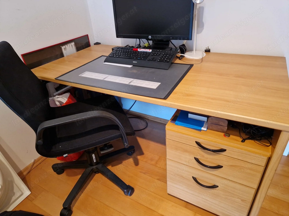 Schreibtisch mit Rollcontainer