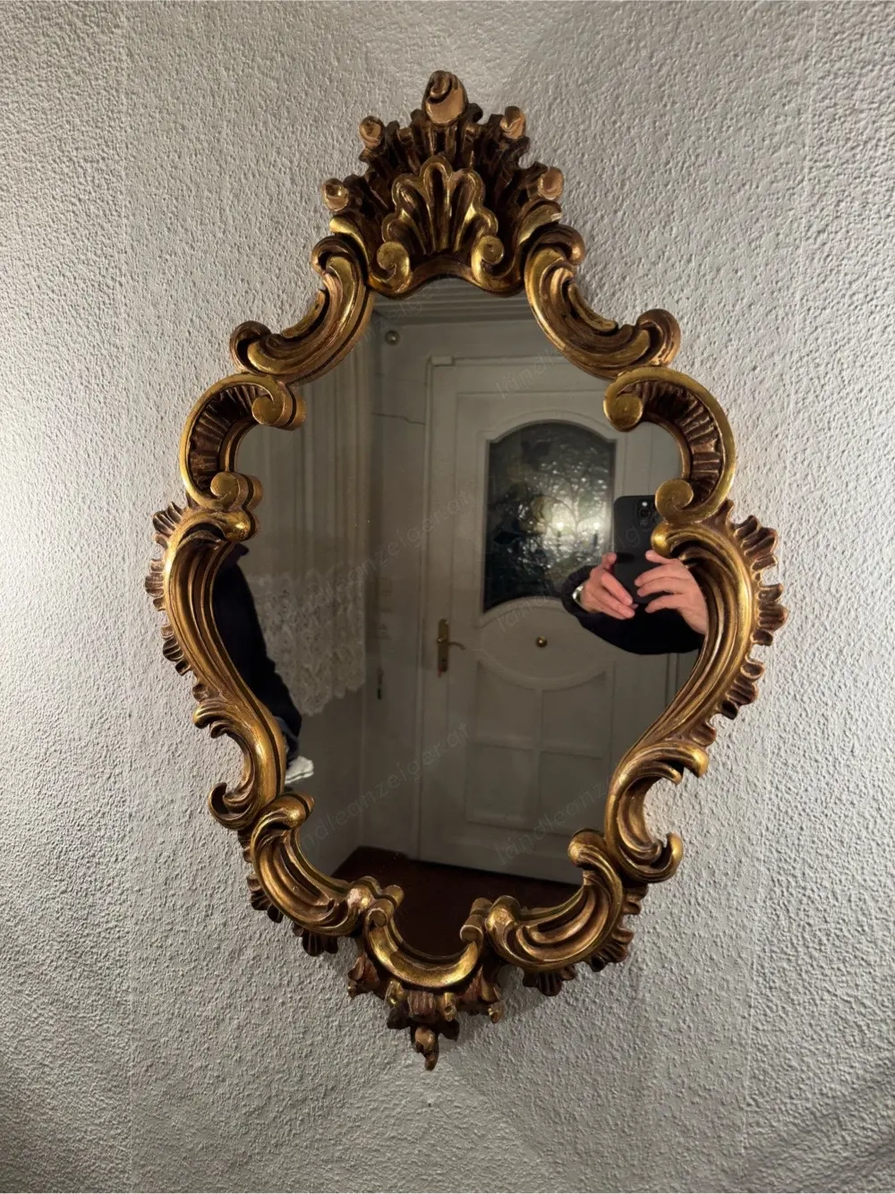 Spiegel mit altem Rahmen