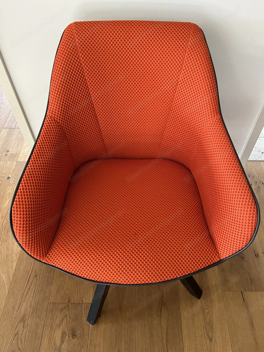 Vier Esszimmer Armlehnstühle komfortabel & drehbar