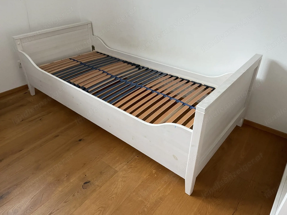 Bett von Welle Möbel mit Lattenrost, Massivholz