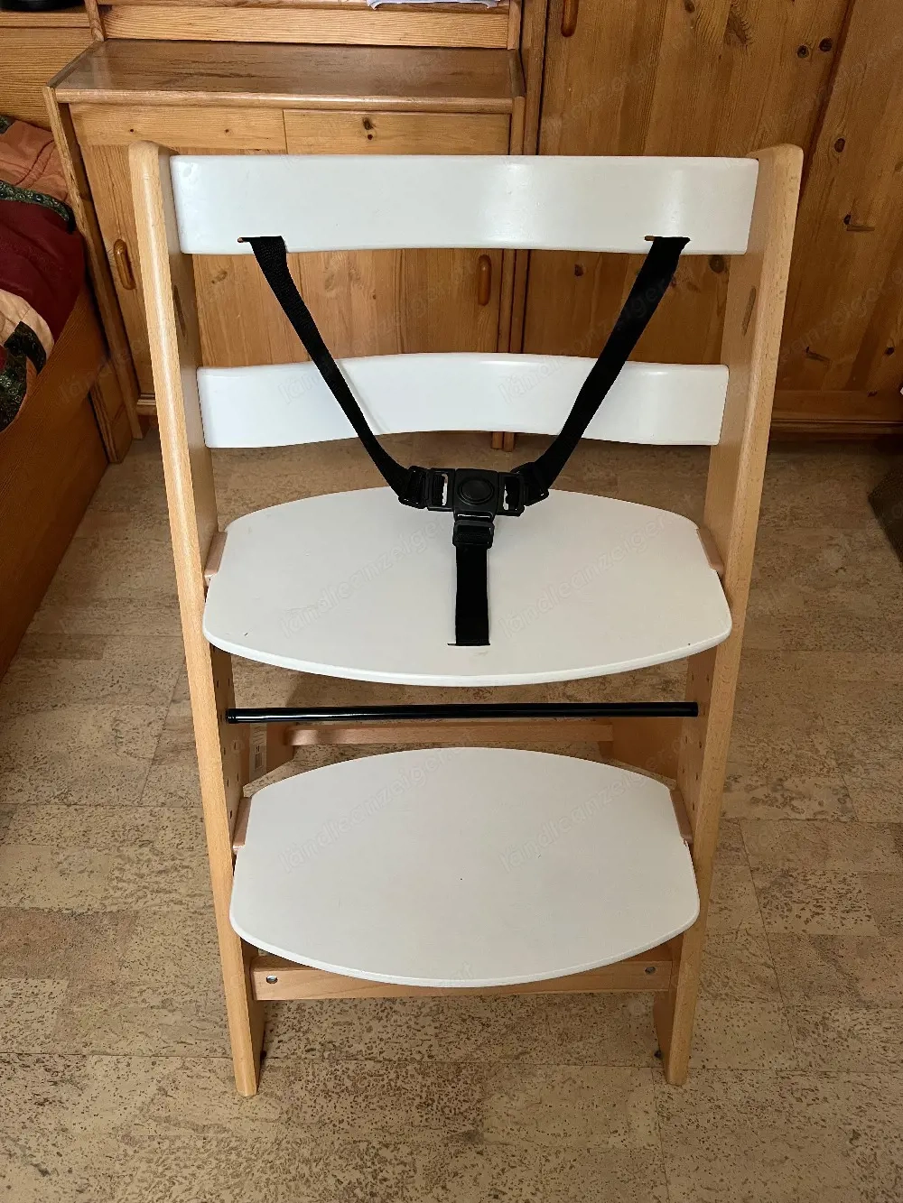 Hochstuhl mit Bügel und Tisch,