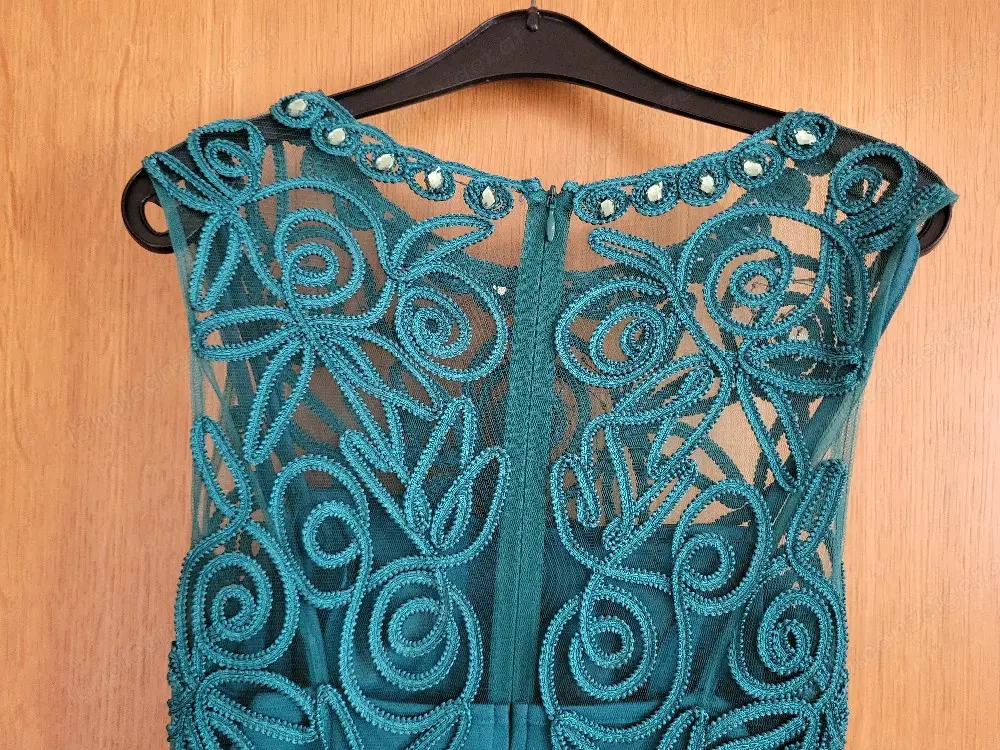 Ballkleid grün mit Stickerei